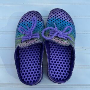 kids slip on resort wear shoes, size 11/12‎